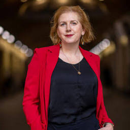 Clare Mackintosh